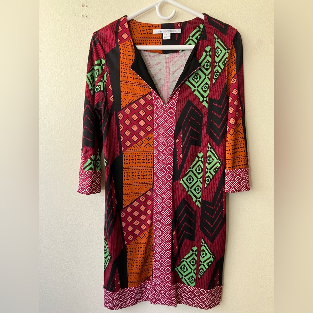 Diane Von Furstenberg Abstract Tribal Print Sheath Dress 100% Silk Jersey size 6